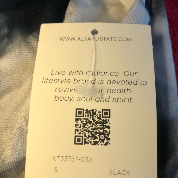 - Women sleeveless top. Size small - Picture 12 of 15